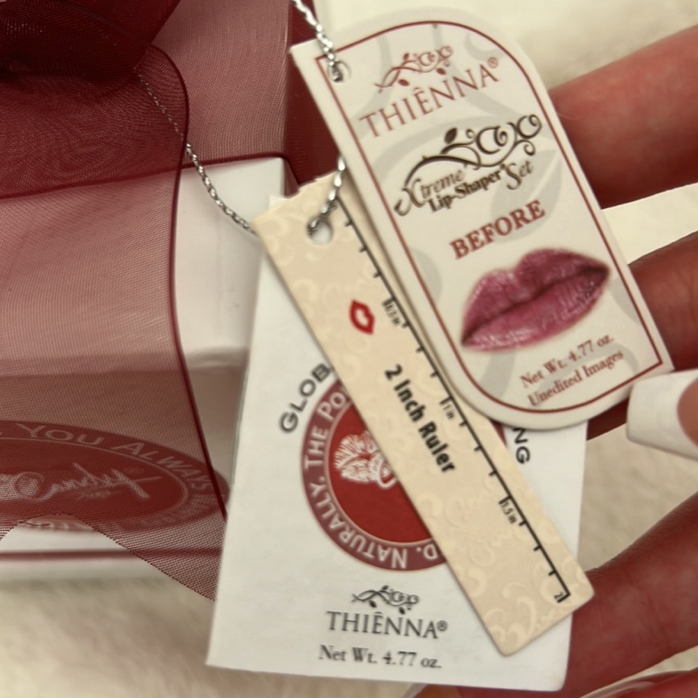 Lip enhancer - Picture 2 of 4